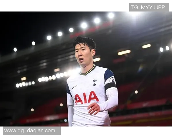 聚焦足坛巨星家庭背景探秘他们成长之路与人生起点